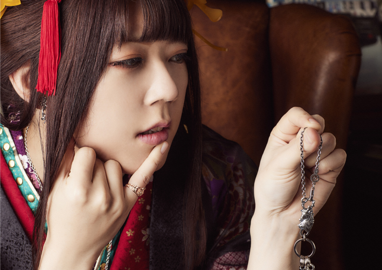 シルバーアクセサリーブランドAutomata Crown(オートマタクラウン)をプロデュースする和楽器バンドのベーシスト亜沙さんからのメッセージ。