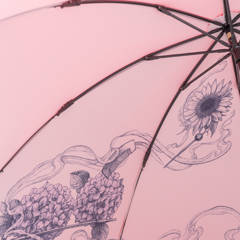 モノクロベースのデザイン画の中で紫陽花のみ淡く『浅紫』を着色している。